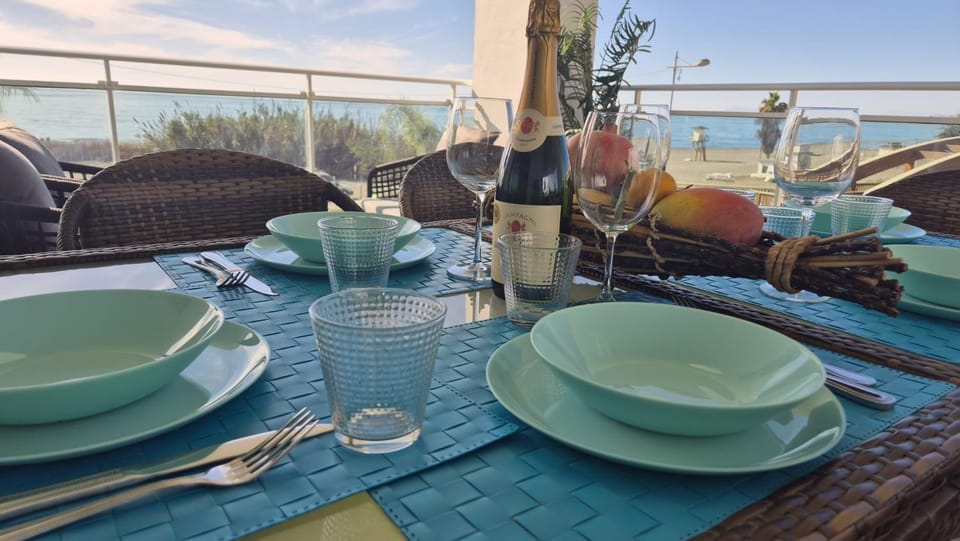 Day, View (from property/room), Balcony/Terrace, Food and drinks, Seating area