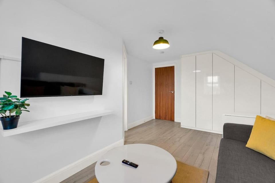 Communal lounge/ TV room, TV and multimedia, Living room, Seating area