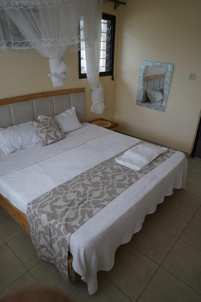 Family courtyard bungalow House in Mombasa