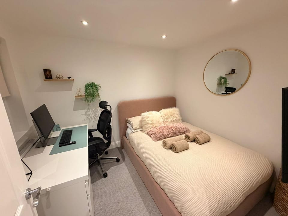 Adrian Cottage House in Watford