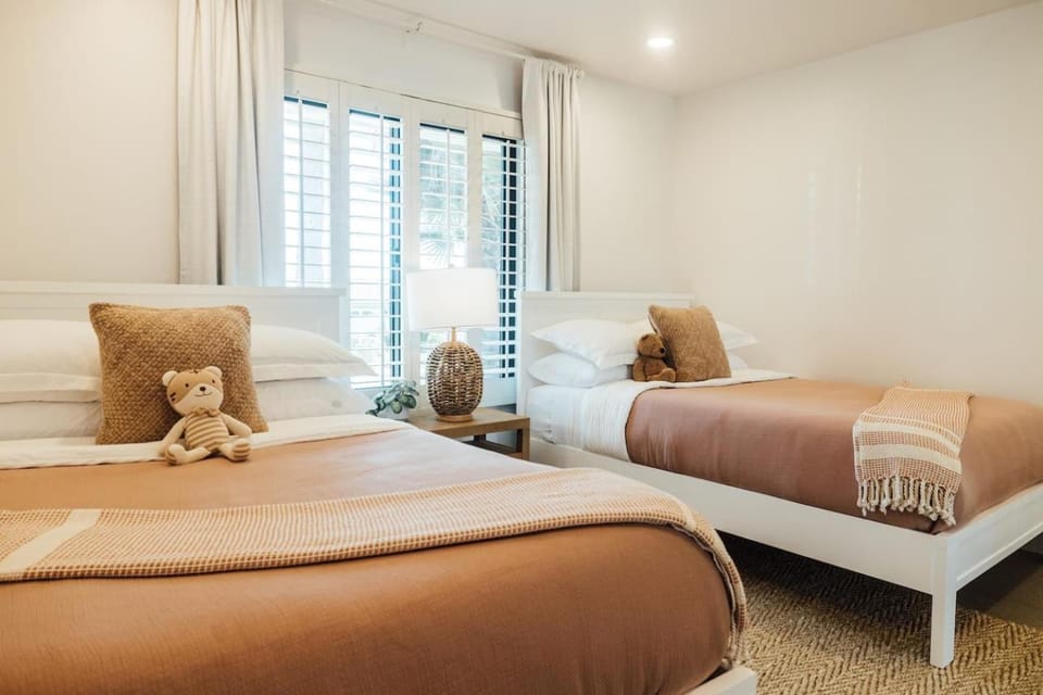 Palm Grove Luxe King, Wet Room & Chefs Kitchen House in Carlsbad