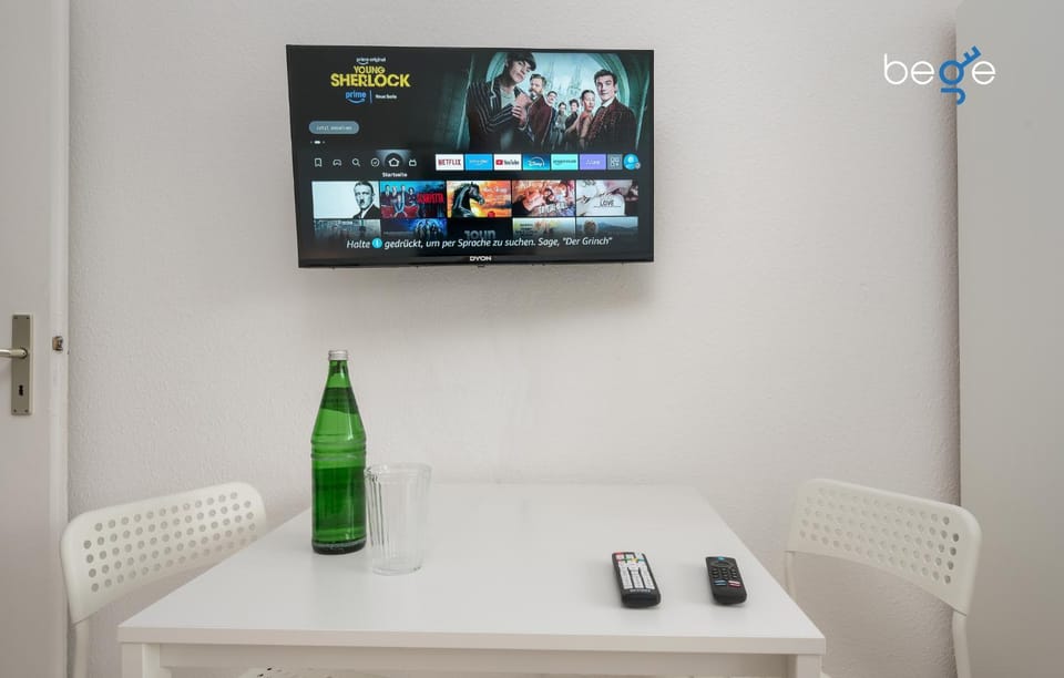 TV and multimedia, Photo of the whole room, Bedroom