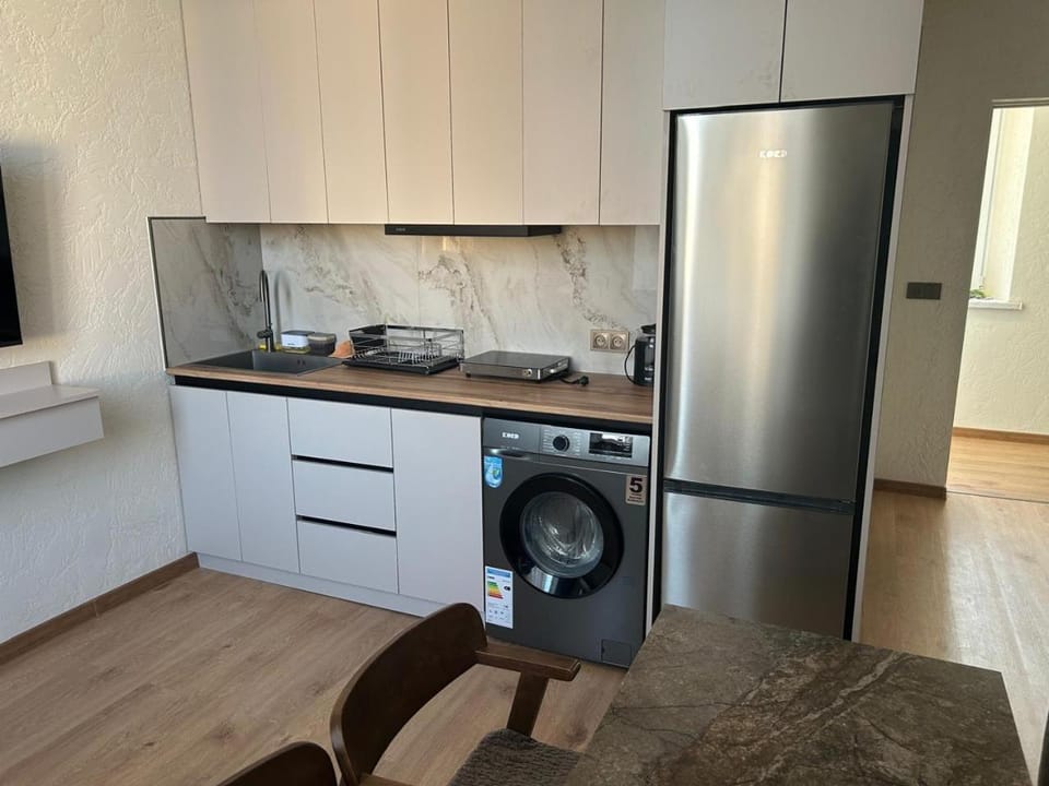 Kitchen or kitchenette, Dining area, stove