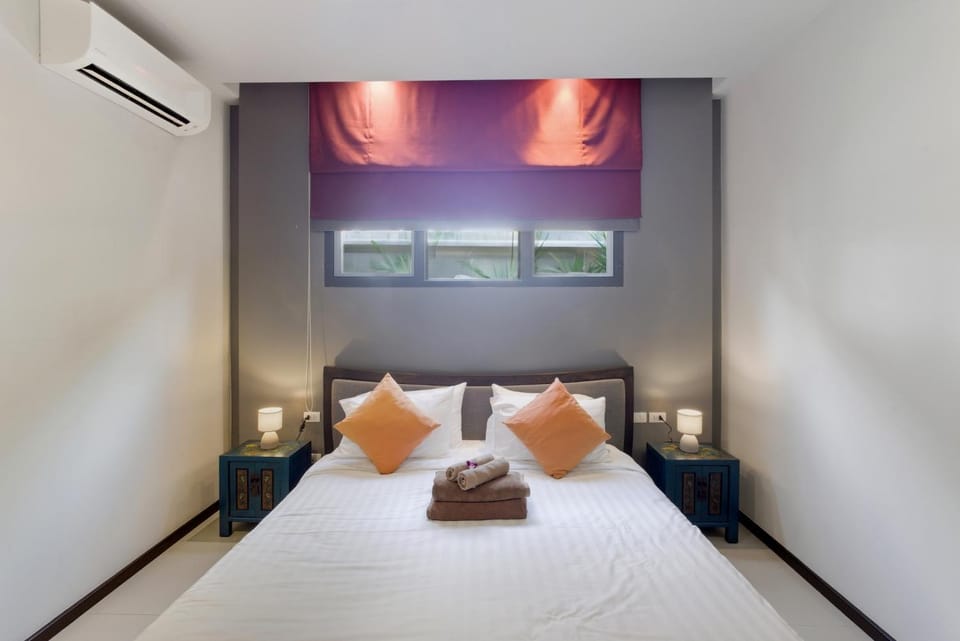 Bed, Bedroom, towels, air conditioner