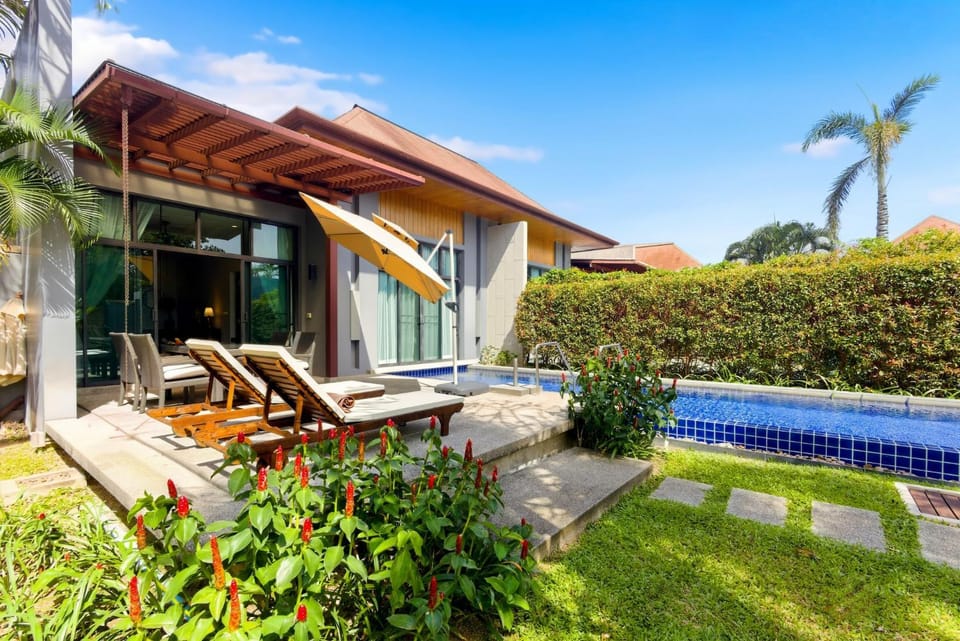 Patio, Garden, Swimming pool, sunbed