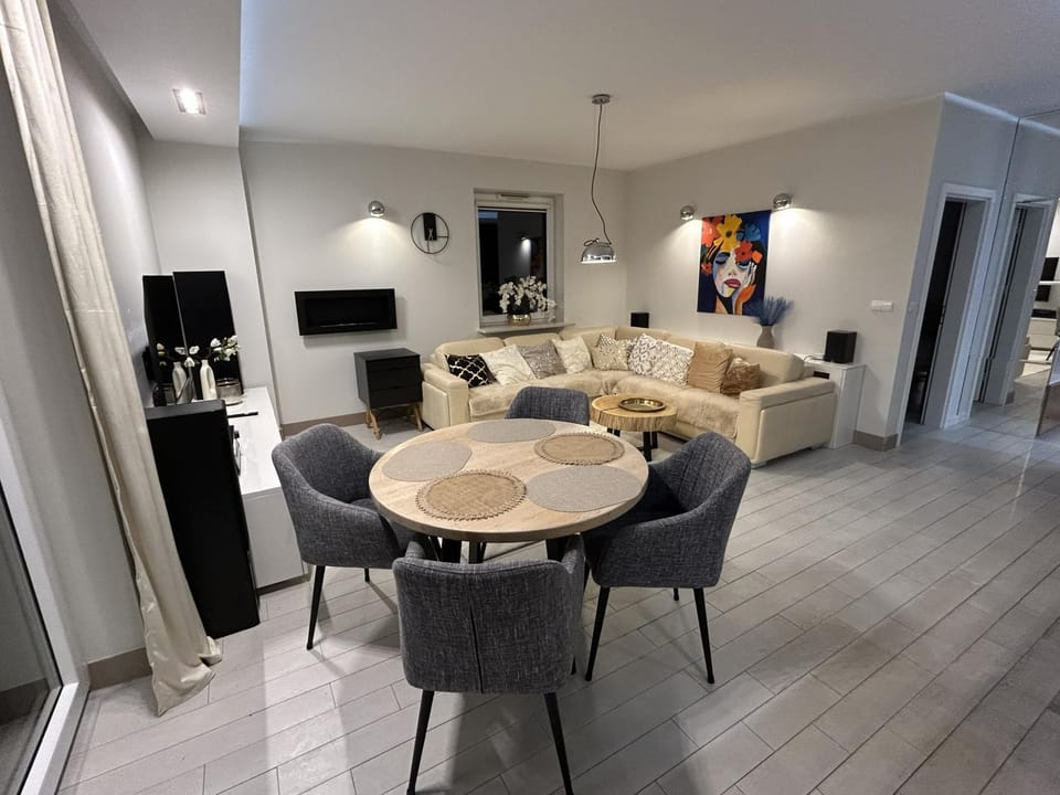 Communal lounge/ TV room, TV and multimedia, Living room, Seating area