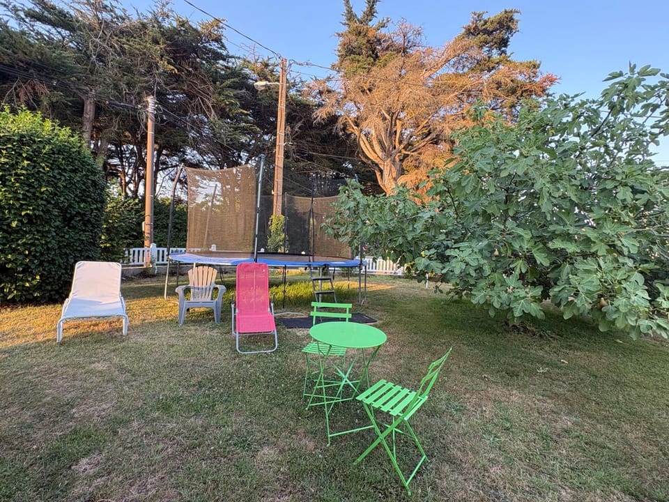 Charmant T4 2 Chambres -jardin clos - jeux - calme - 700m plage Porteau Apartment in Pornic