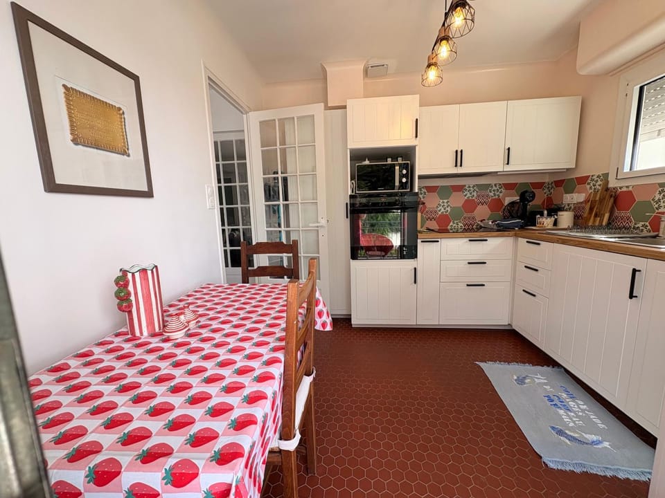 Charmant T4 2 Chambres -jardin clos - jeux - calme - 700m plage Porteau Apartment in Pornic