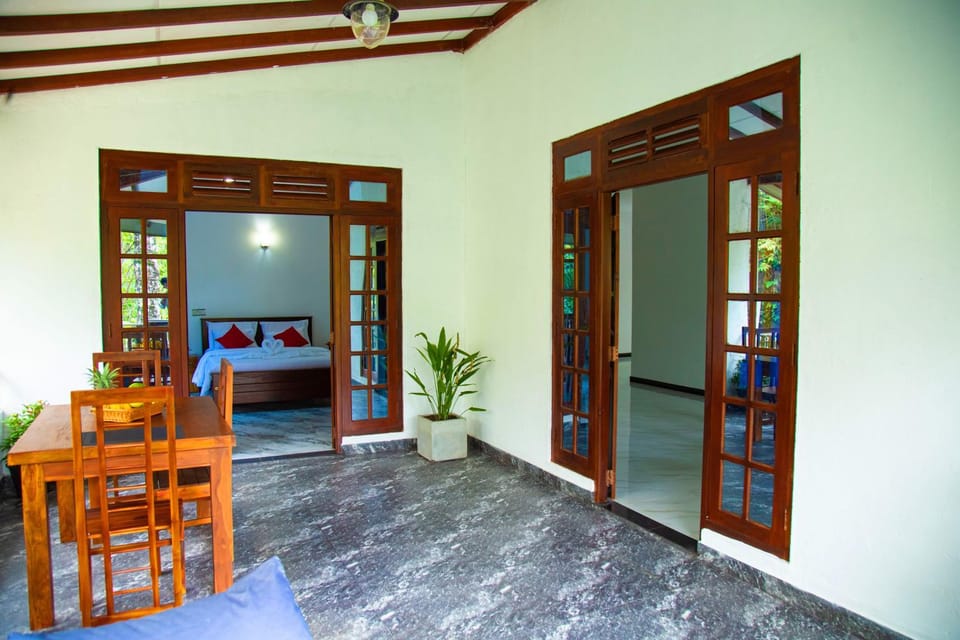 Seating area, Dining area