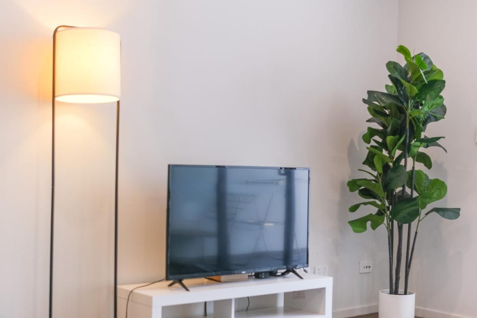 SPACIOUS COURTYARD APT 3BR 1CAR - Nr Station, Eats, CBD & Airport Apartment in Sydney