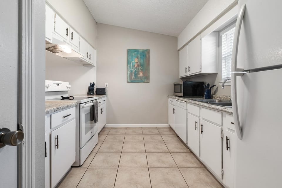 Kitchen or kitchenette, dishwasher, oven, pet friendly, stove, toaster