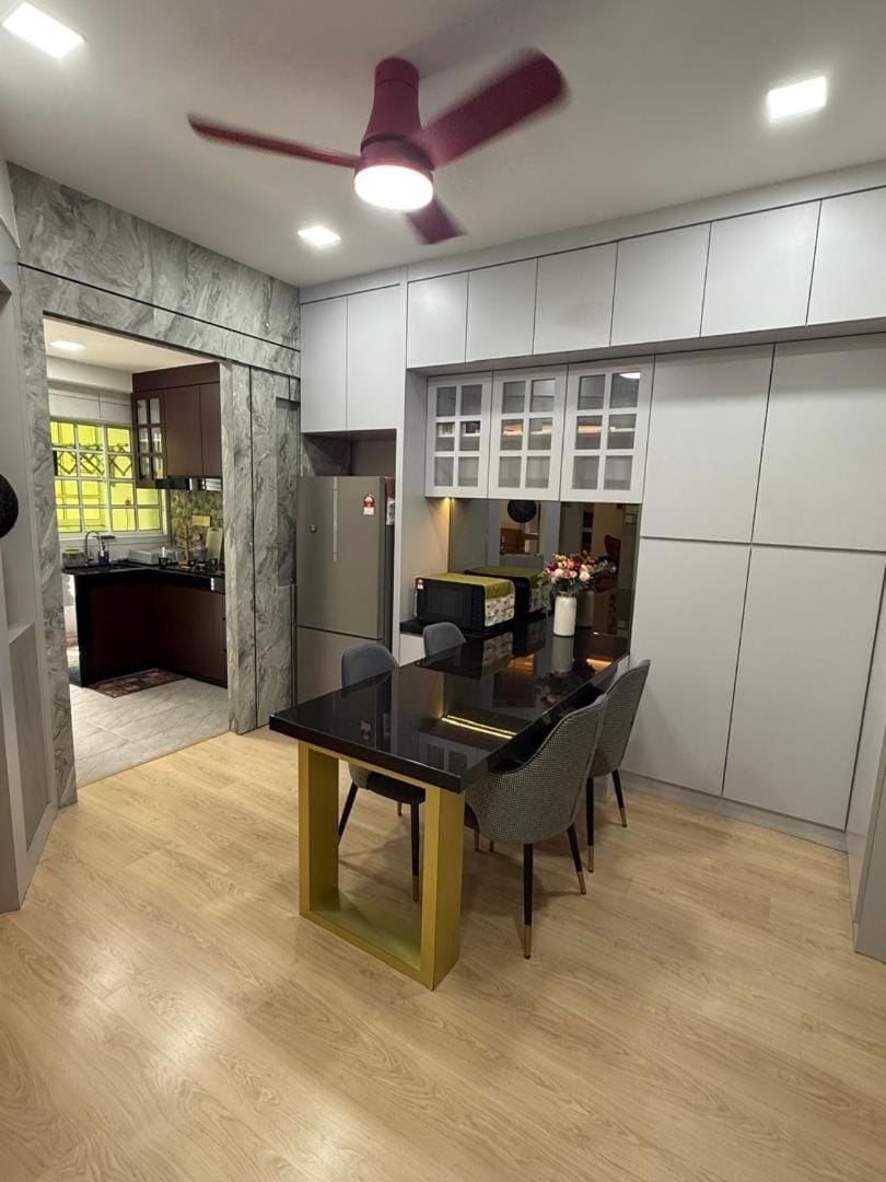 Dining area, kitchen