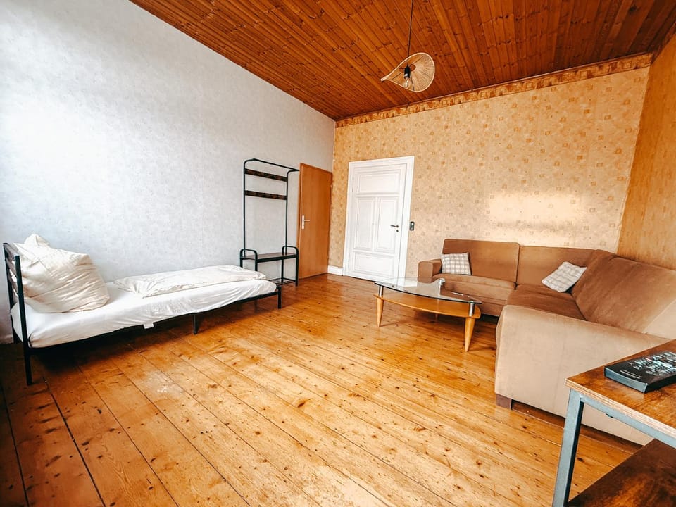 Bed, Living room, Photo of the whole room, Seating area, Bedroom