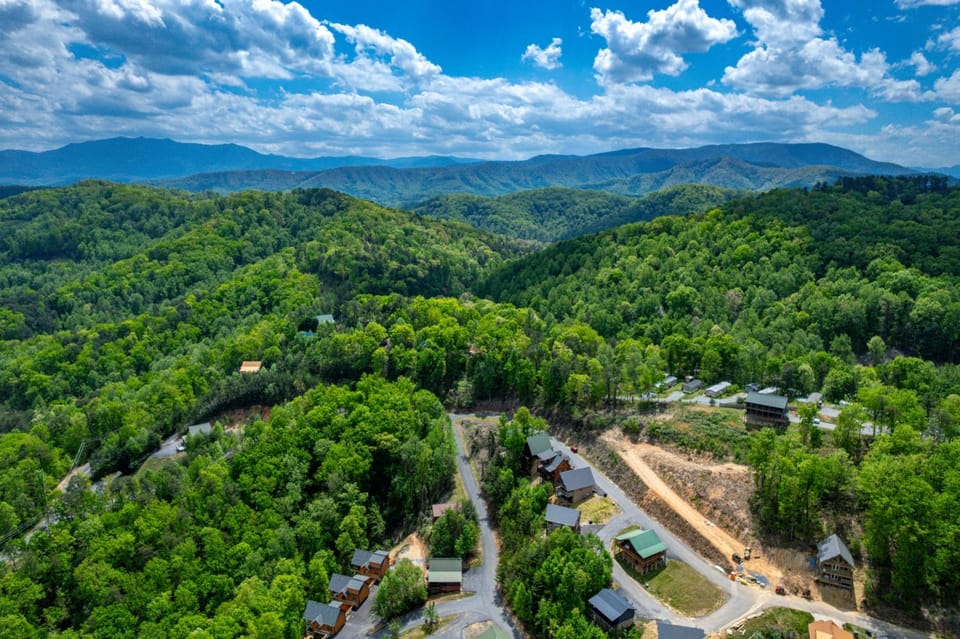 Nearby landmark, Spring, Day, Neighbourhood, Natural landscape, Bird's eye view, View (from property/room), View (from property/room), Decorative detail, Decorative detail, City view, City view, Mountain view, Mountain view