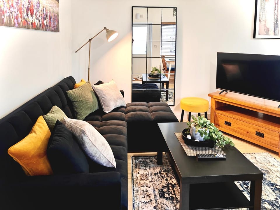 TV and multimedia, Living room, Seating area
