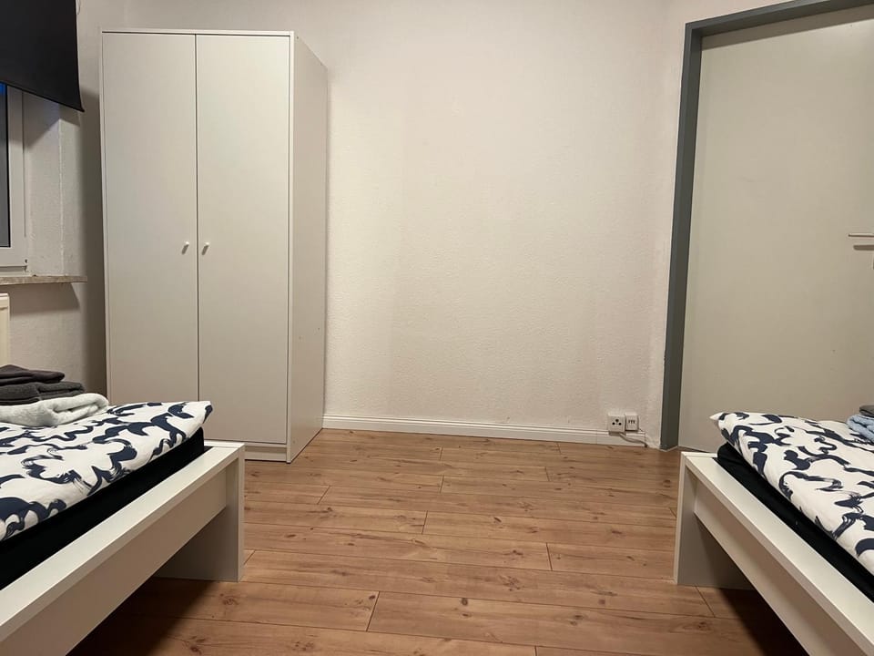 Bed, TV and multimedia, Photo of the whole room, Bedroom, wardrobe