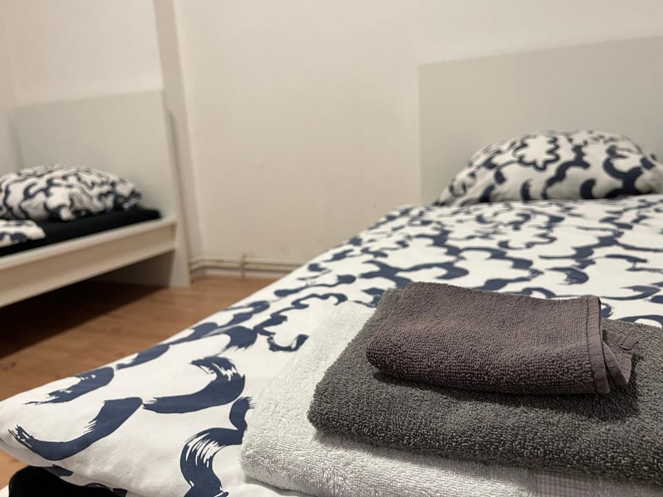 Bed, Photo of the whole room, Bedroom, towels