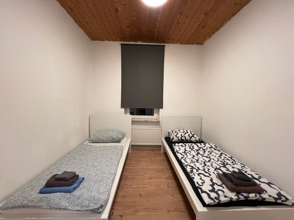 Bed, TV and multimedia, Photo of the whole room, Bedroom, towels, towels