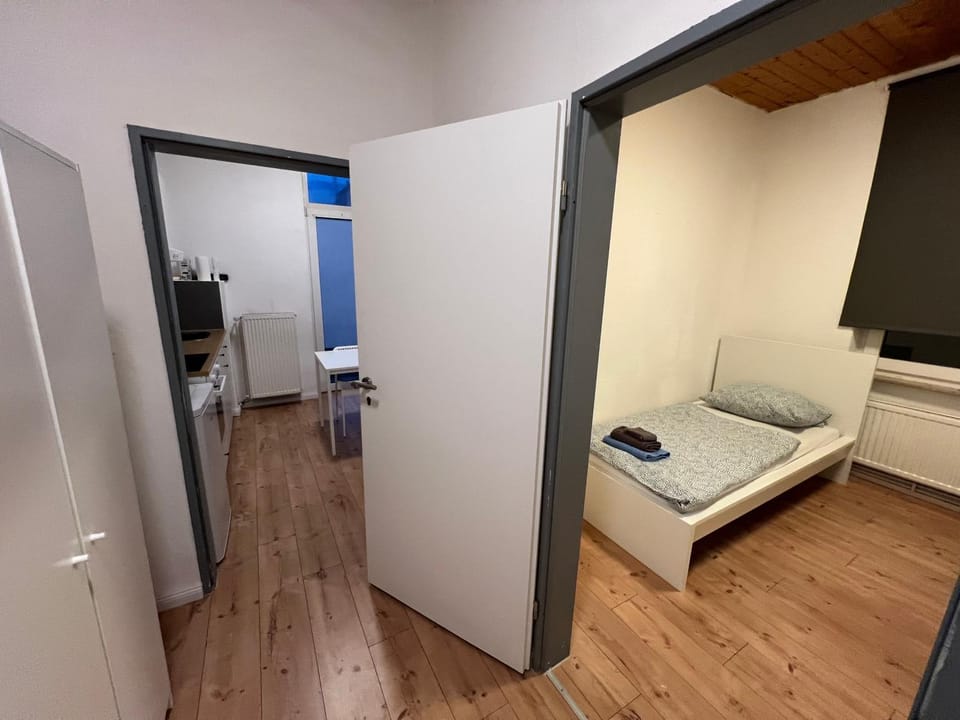 Photo of the whole room, Bedroom, kitchen