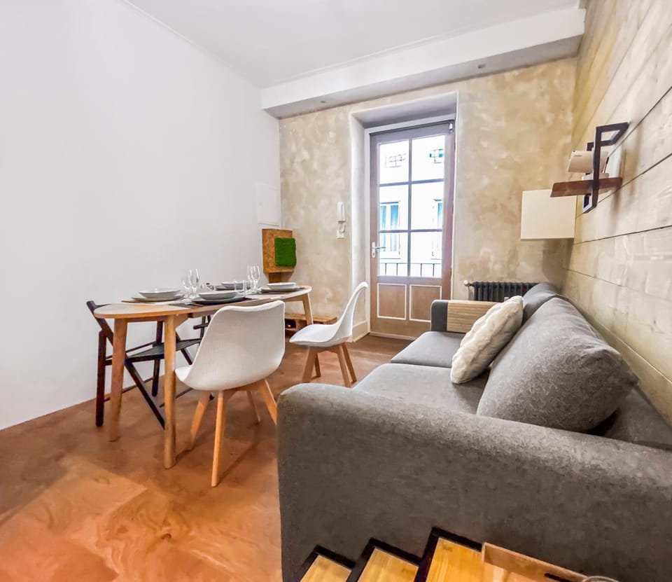Douceur de Vivre à Vichy, T1B, Cosy& Lumineux, 4p Apartment in Auvergne-Rhône-Alpes