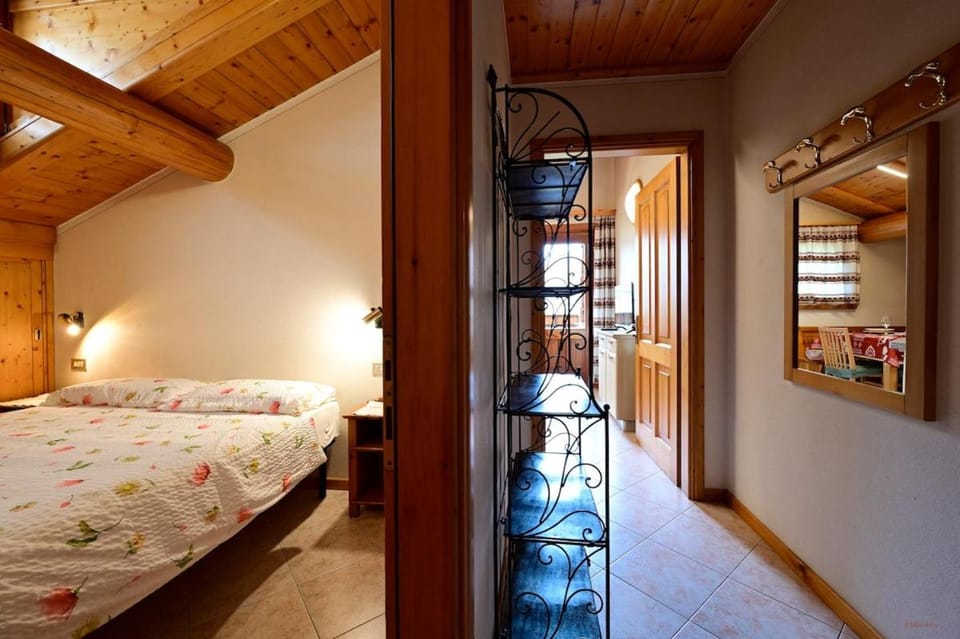 Appartamento Luisa by Chalet Claudia Trilocale panoramico a 400 m dalle piste Apartment in Canton of Grisons