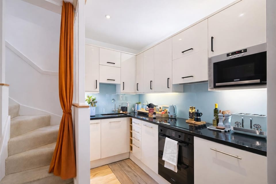 dishwasher, microwave, oven, stove, kitchen