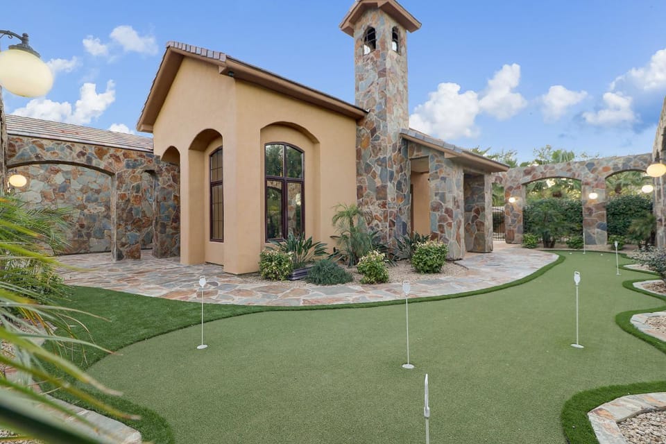 Property building, Day, Minigolf, Minigolf
