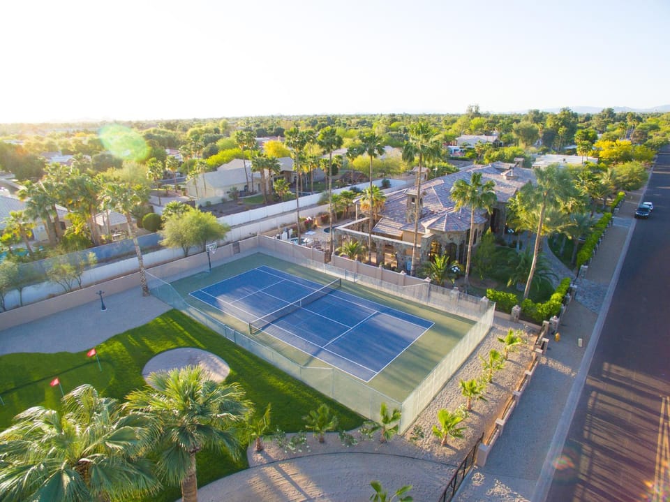 Neighbourhood, Bird's eye view, Golfcourse, Tennis court
