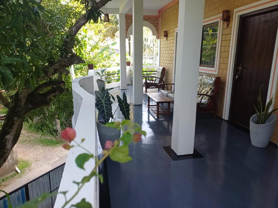 Double Bridge View Resort Bed and Breakfast in Ahangama