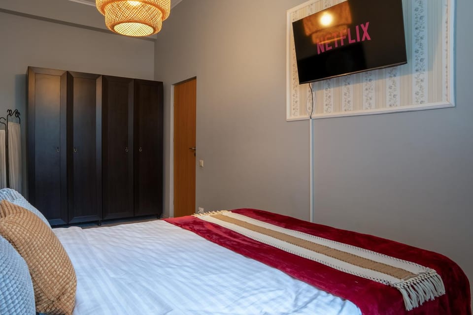 Bed, Bedroom, internet, wardrobe