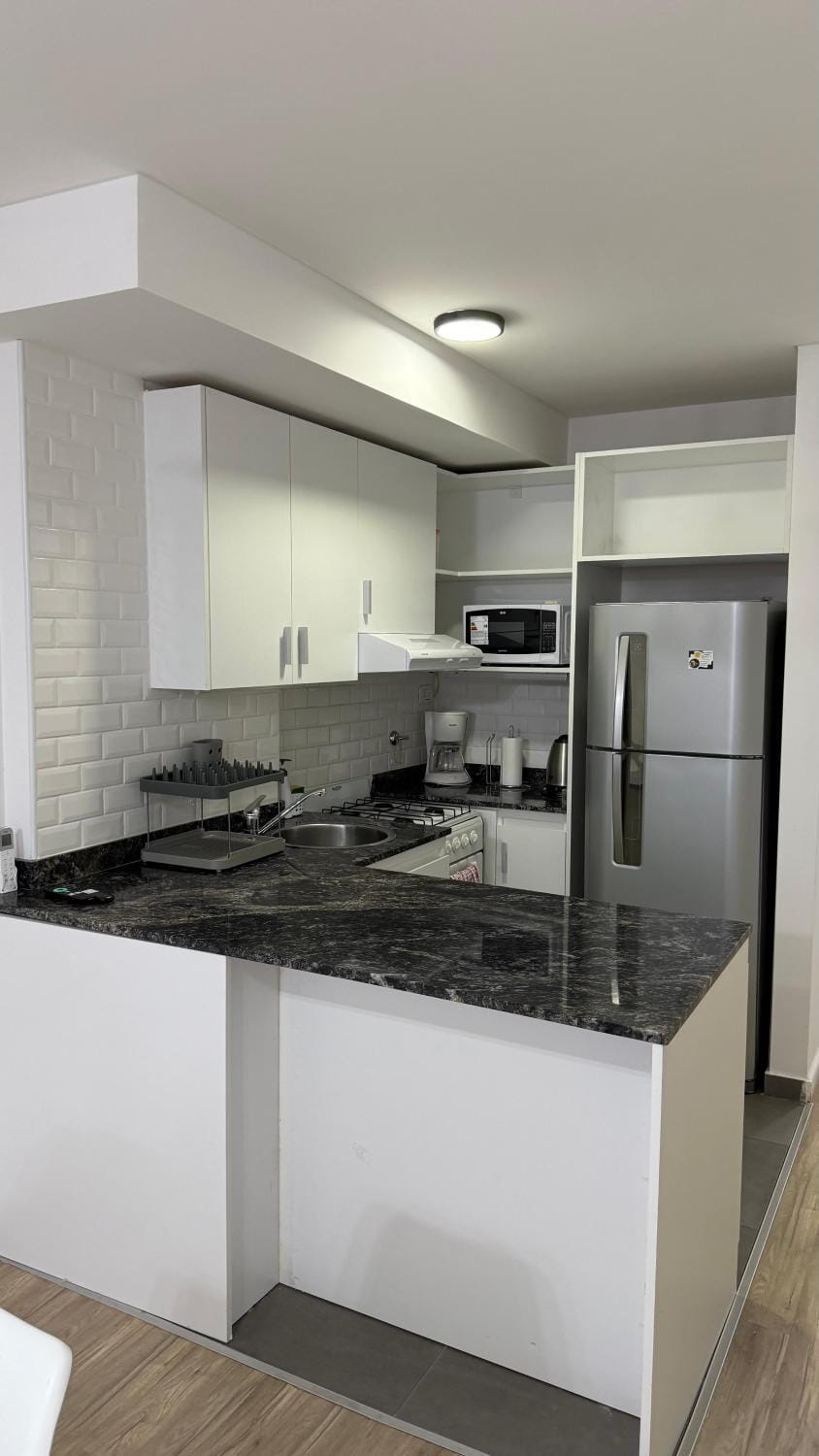 Kitchen or kitchenette, minibar, oven, stove