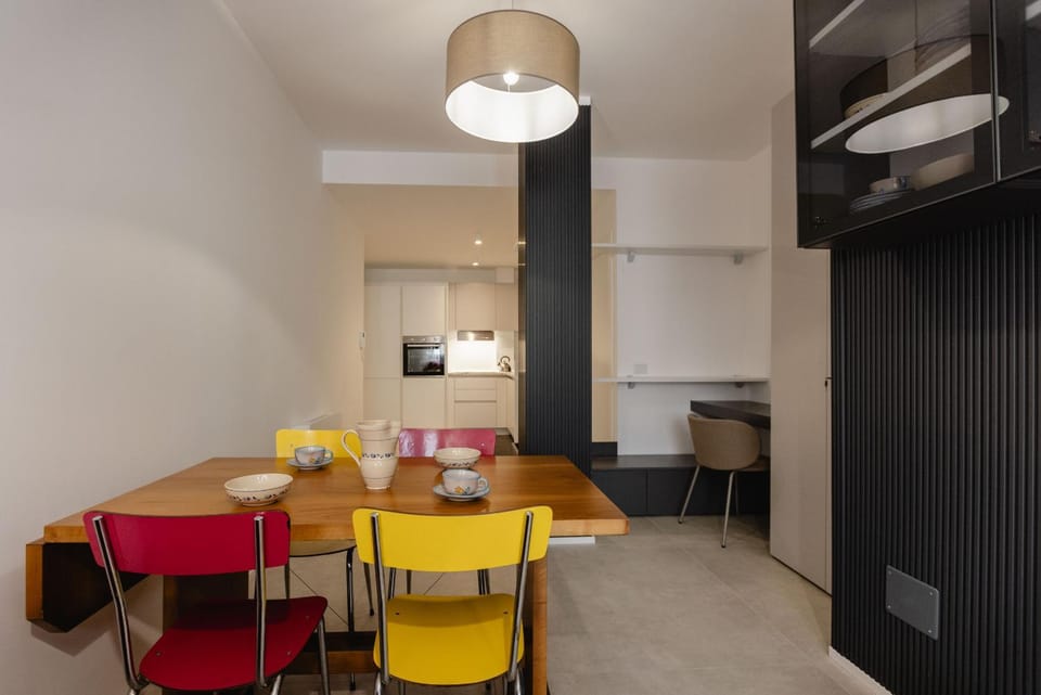 TV and multimedia, Kitchen or kitchenette, Living room, Seating area, Dining area