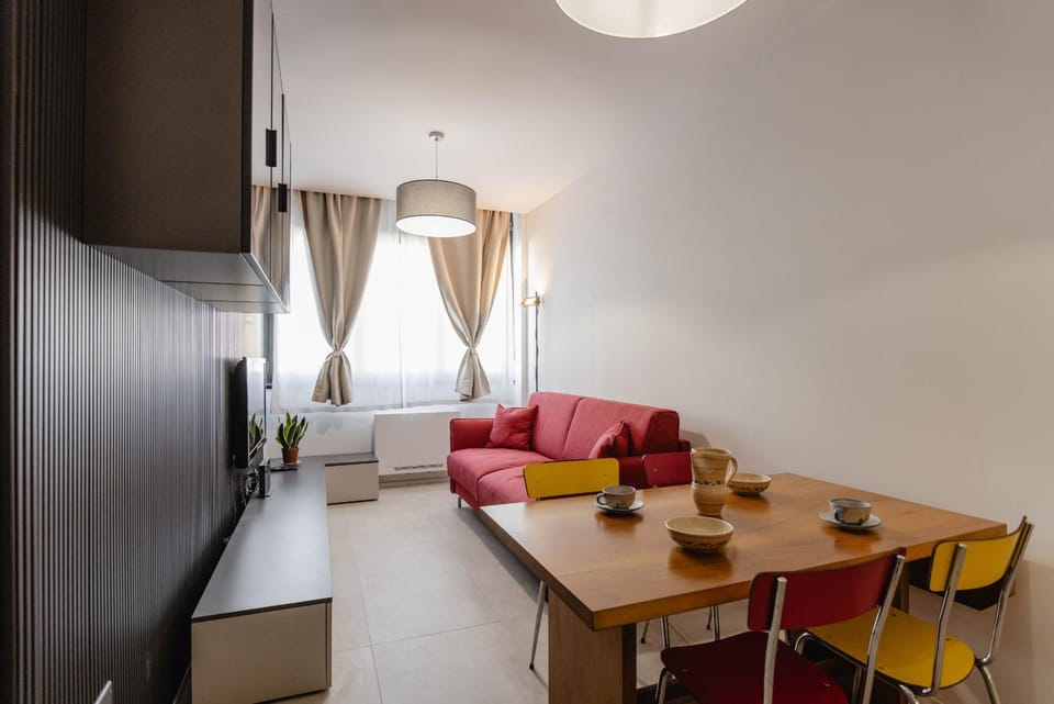 Kitchen or kitchenette, Living room, Seating area, Dining area