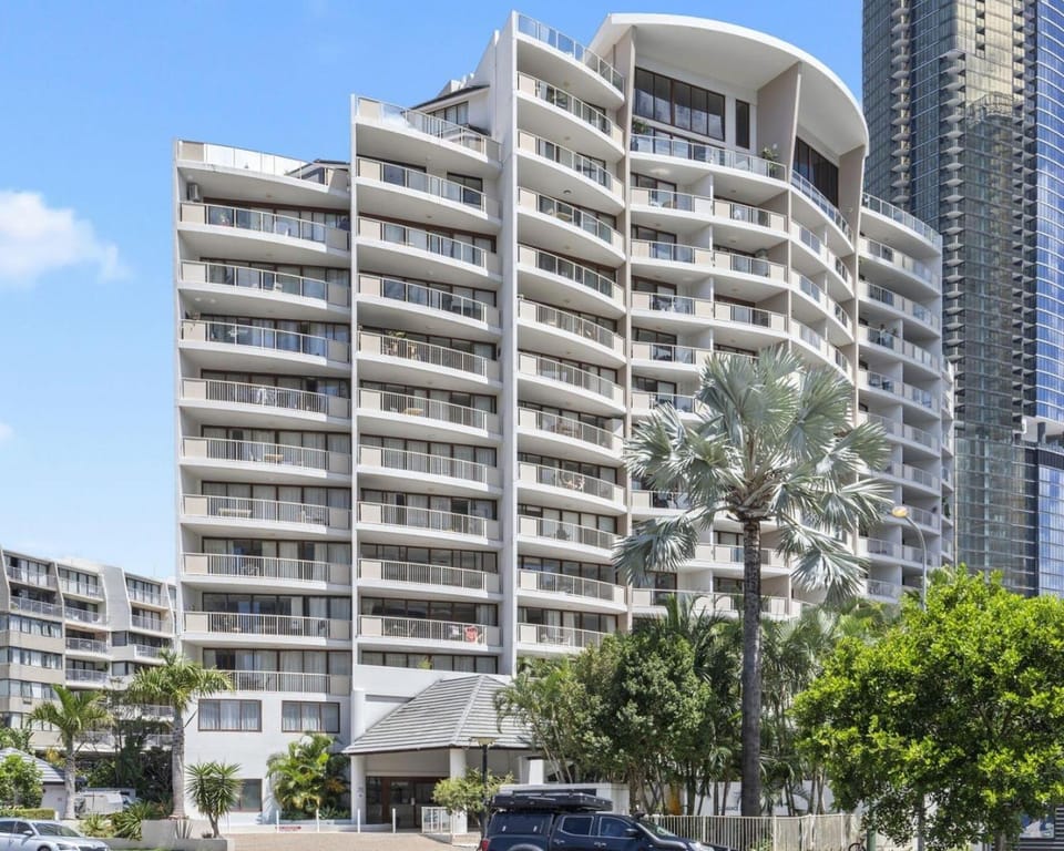 Broadbeach Views and Convenience, 610 Apartment in Gold Coast