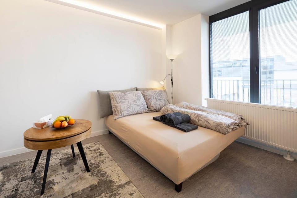 Bed, Living room, towels