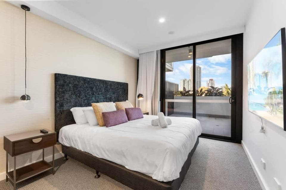 The Grand - NEW LUX 2BR Terrace Rooftop Pool & GYM Apartment in Main Beach