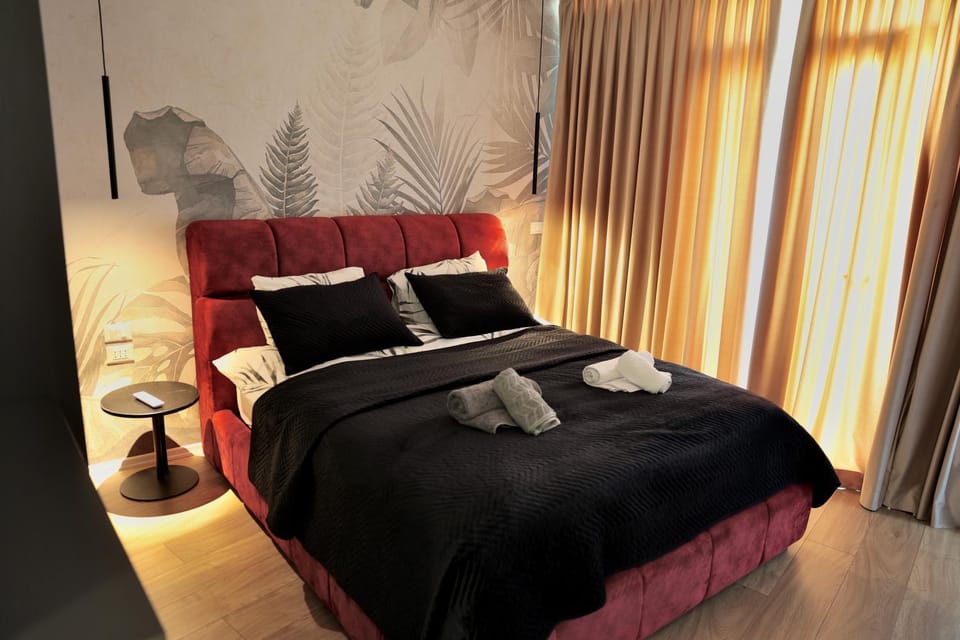 Bed, Photo of the whole room, Bedroom, towels