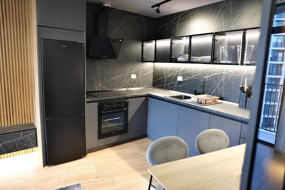Kitchen or kitchenette, minibar, stove