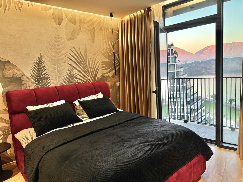 Bed, Natural landscape, View (from property/room), Balcony/Terrace, Photo of the whole room, Bedroom, Mountain view