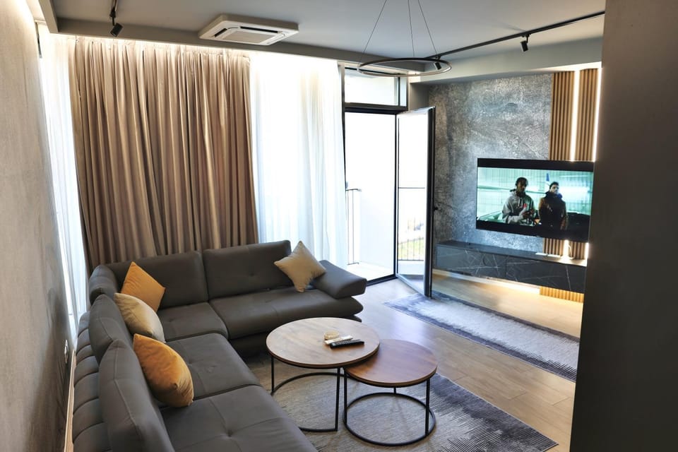TV and multimedia, Living room, Seating area, Evening entertainment