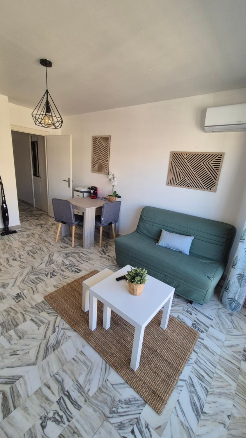 Living room, Dining area, air conditioner