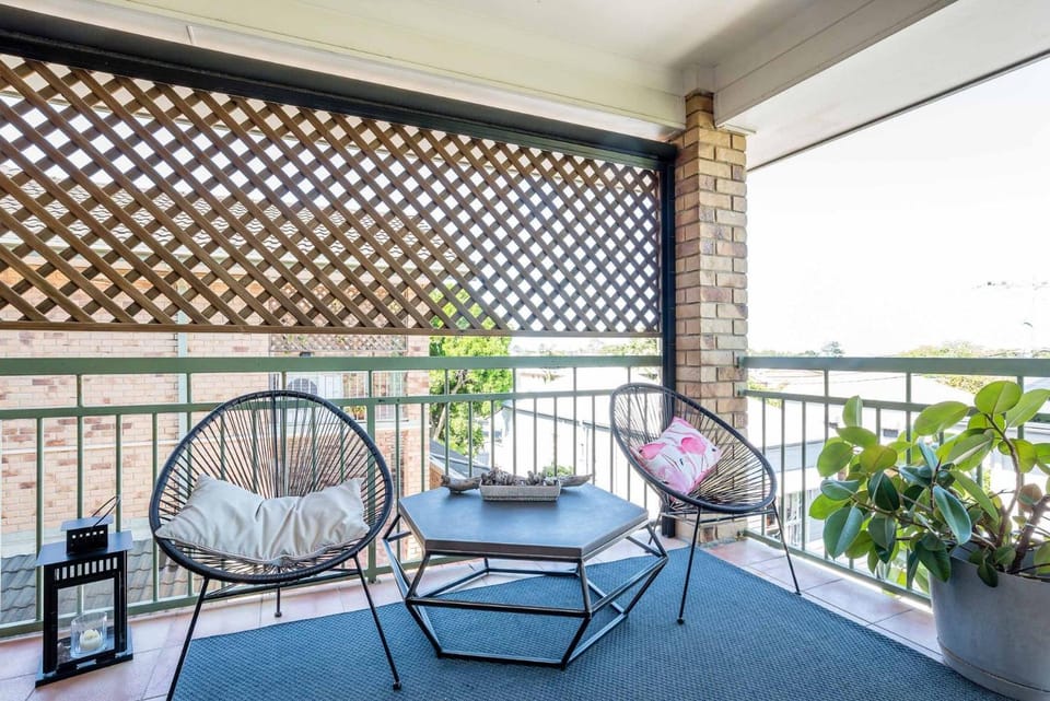 Clayfield Gem with Balcony Steps to Valley & CBD Apartment in Brisbane