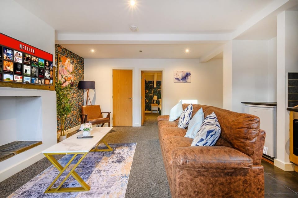 F611 - Welcoming & Attractive Stay Apartment in Huddersfield