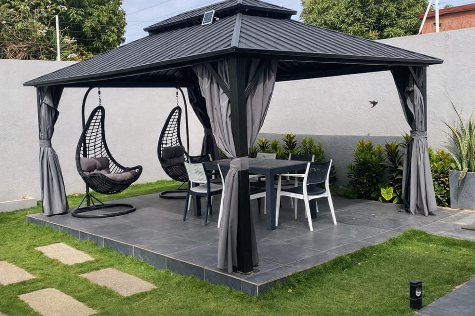 Day, Garden, Seating area, Garden view, sunbed