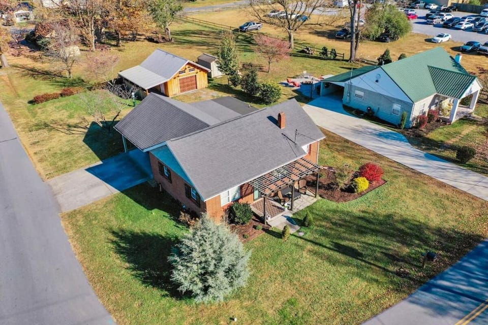 Property building, Neighbourhood, Bird's eye view, Parking