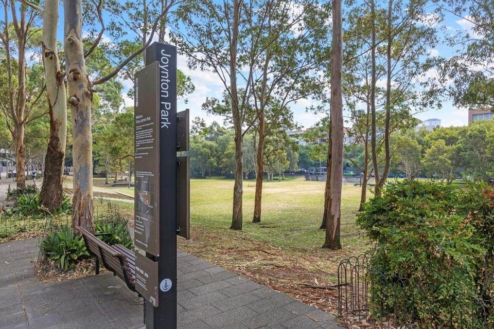 Zetland 3BR Walk to Train & Shops Apartment in Joynton Park