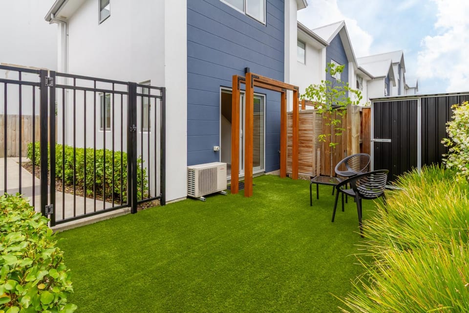 Property building, Day, Garden, Garden view