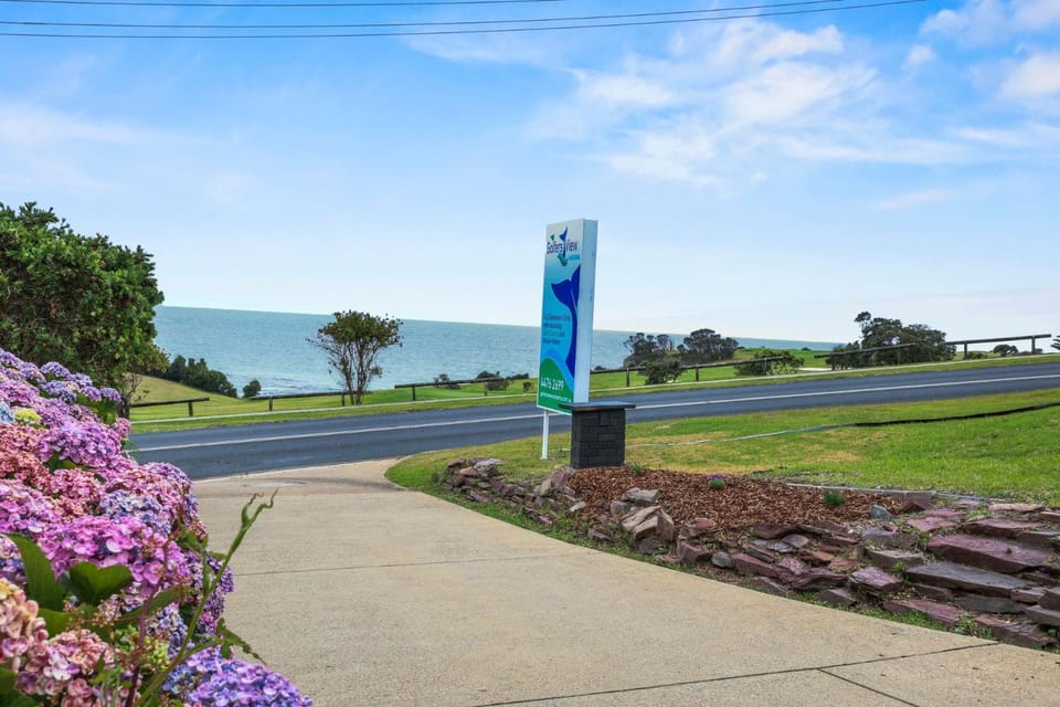 Golfers View Unit 2 Apartment in Narooma