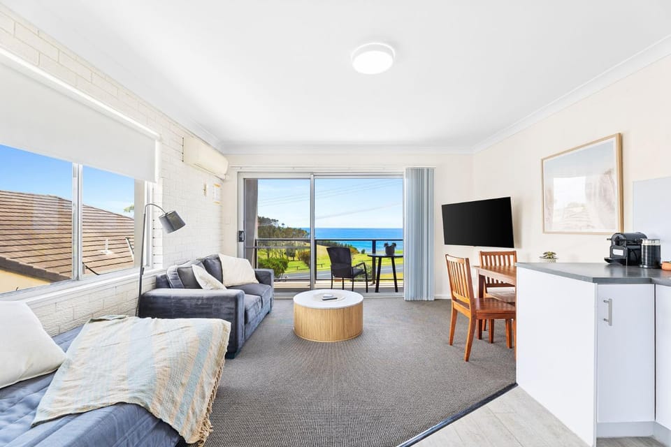 Golfers View Unit 3 Apartment in Narooma