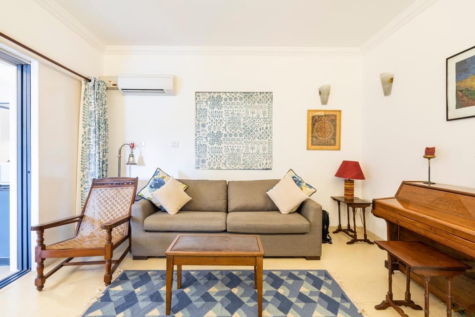 Living room, Seating area, air conditioner